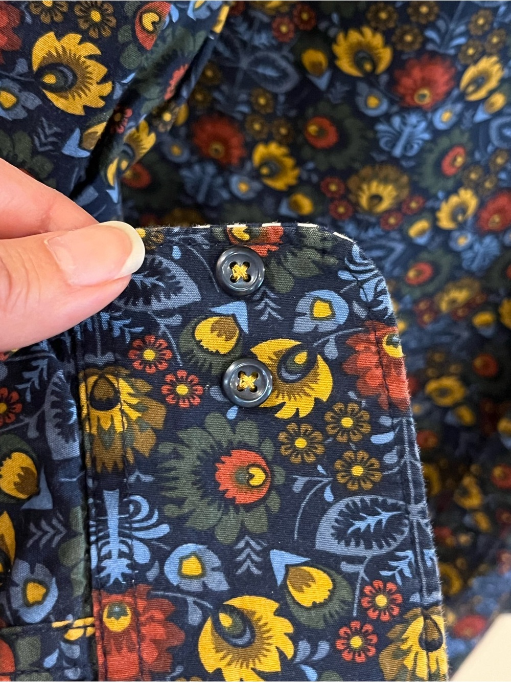 Porter & Ash Floral Print Button-Up shirt. 100% cotton. Navy blue yellow red. L - Picture 6 of 10